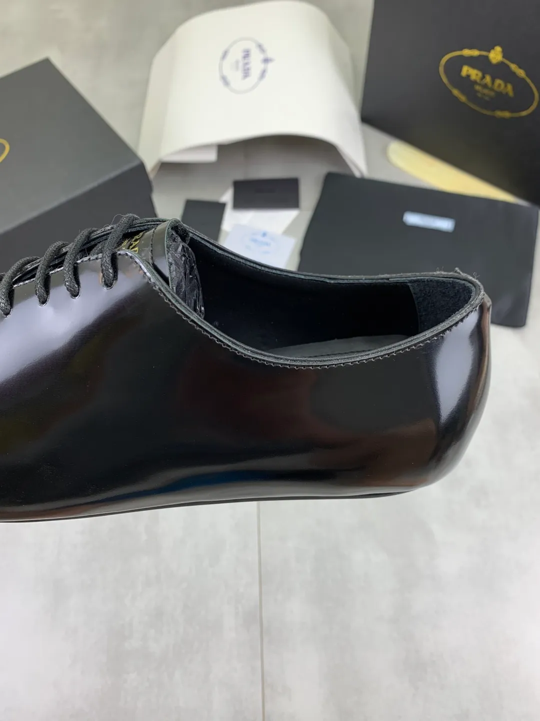 Men's shoes 💰P680 new style 💰 💎💎💎water dyed cowhide original quality PRADA —🆘.Prada Original order purchase, high-end business leather shoes, fabric: Made of Italian imported calfskin with color-brushed edges➕water-dyed cow lining/cowhide lining➕Specially available original outsole, fine workmanship, real product^_^photographed🎬size: 39-44 (38 45 custom-made)